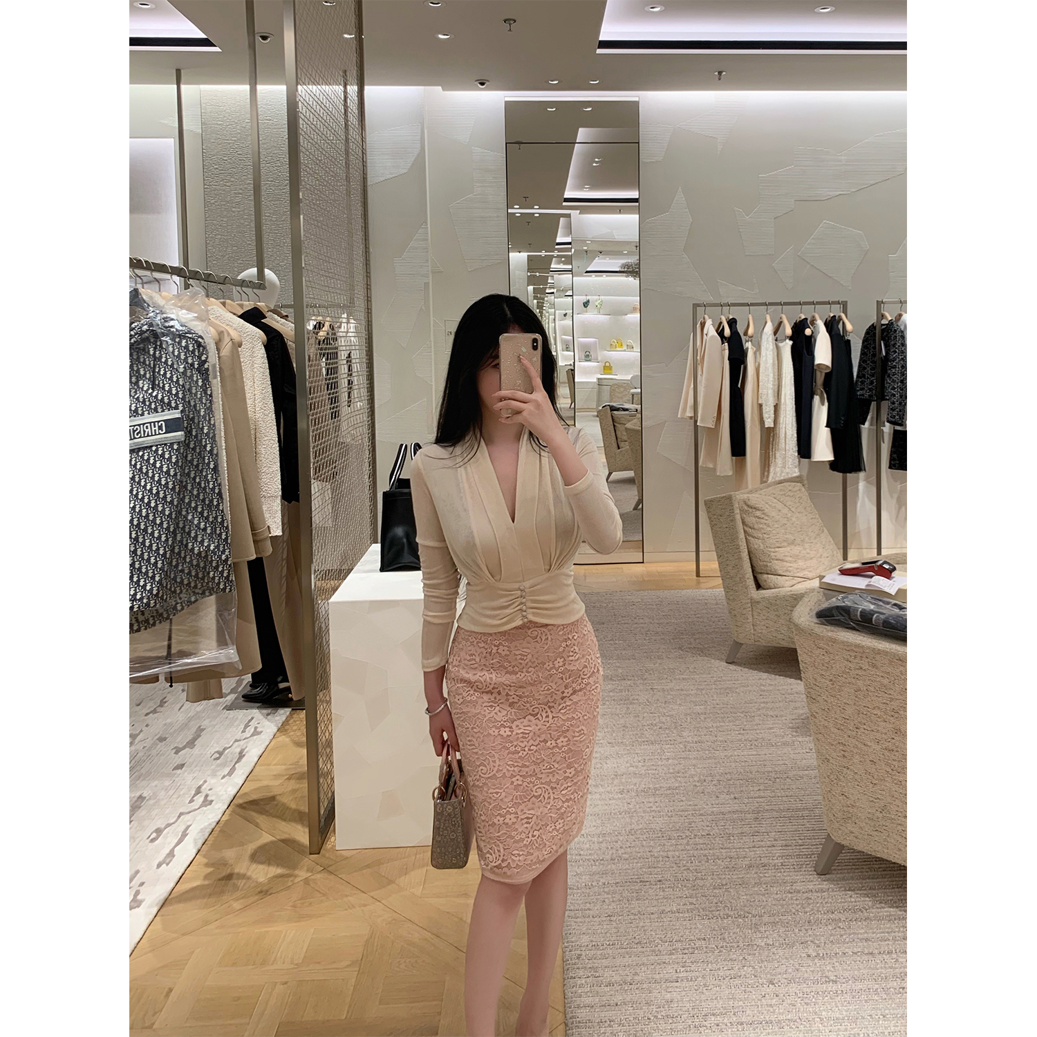 亲肤针织上衣+蕾丝包臀半身裙