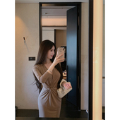 现货7折 THE SWAN司凰轻奢 弹力修身 扭结设计心机针织连衣裙