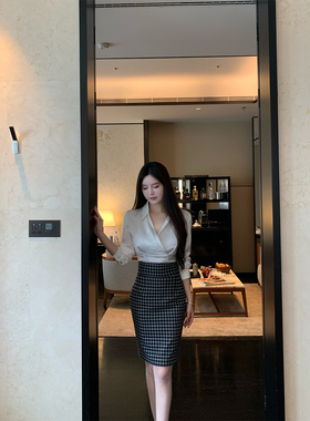 THE SWAN司凰轻奢 法式气质缎面衬衫女通勤百搭衬衣/格子包臀半裙