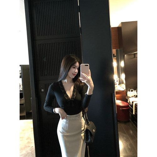 蕾丝花边修身纯欲针织上衣