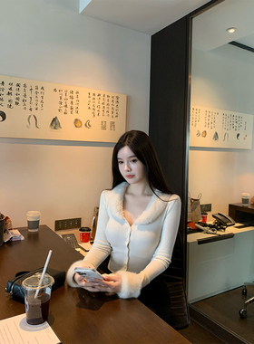 THE SWAN司凰轻奢 软糯系 毛毛V领纯欲修身长袖针织打底毛衣上衣