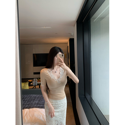 法蕾V领针织上衣/蕾丝包臀半身裙