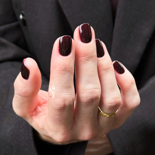 浆果深棕紫色 白兔奶昔OPI指甲油显白棕紫红色免烤油性哥特风