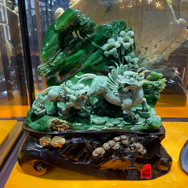天精国豪天然岫玉貔貅摆件