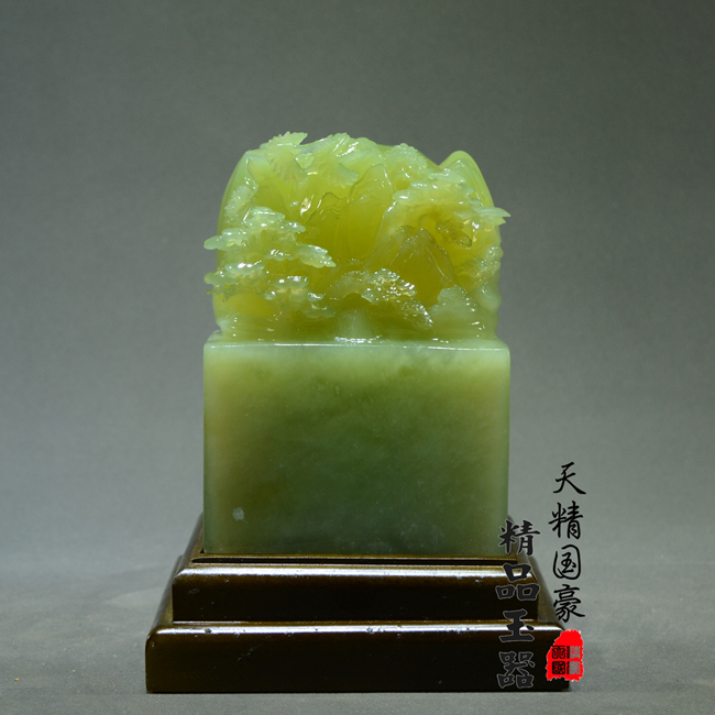 玉石摆件天然岫玉印章山水