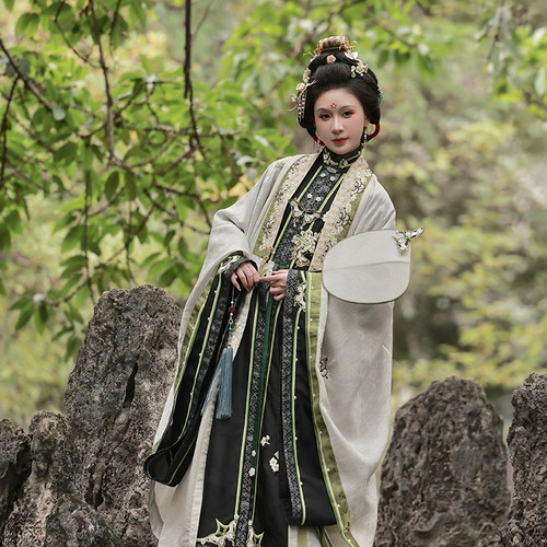 瞳莞原创明制花间游蝶竖领直领对襟广袖长衫走秀款绣花小披风新款