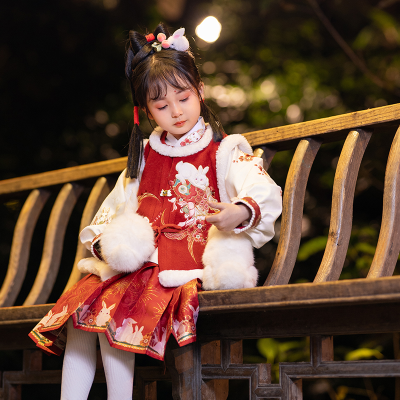 瞳莞设计汉服女兔子比甲红色新年冬季拜年服马面裙套装钱兔似锦