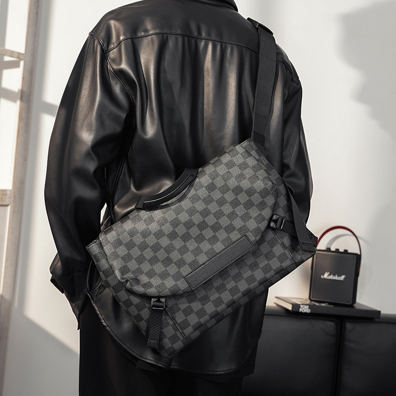 单肩包男简约休闲大容量斜挎包潮韩版男包背包时尚格子商务手提包