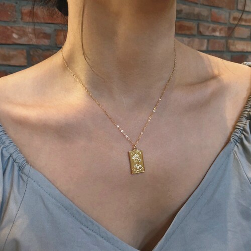 TYUSHA方形椭圆钱币女王头像项链