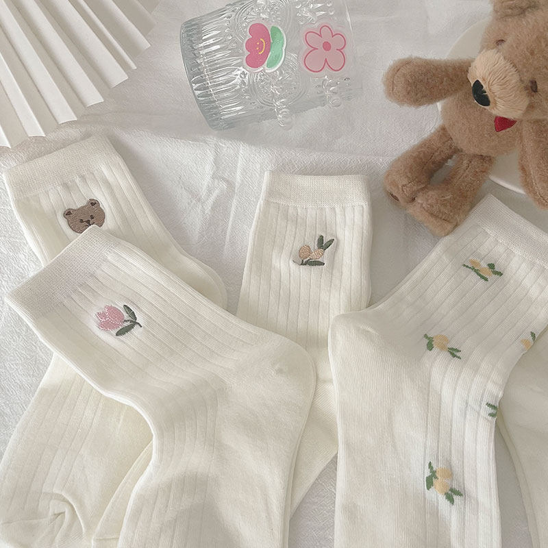 坚果妈咪白色袜子女ins潮春秋棉袜日系可爱小熊花朵春夏季中筒袜高性价比高么？