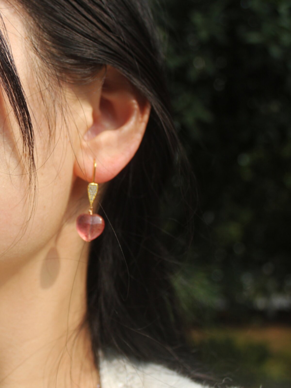 여성용 천연 딸기 크리스탈 귀걸이  상감 지르콘 러브 귀걸이 손으로 비즈로 장식한 하트 핑크 크리스탈 귀걸이