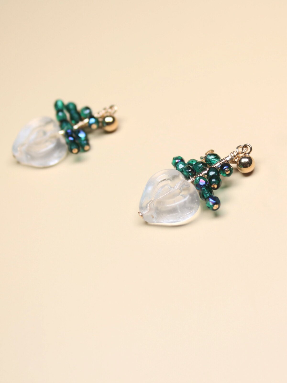 여성을위한 하트 화이트 크리스탈 귀걸이 프랑스 틈새 디자인 오리지널 귀걸이 14K 골드 귀걸이 수제 유리 귀걸이