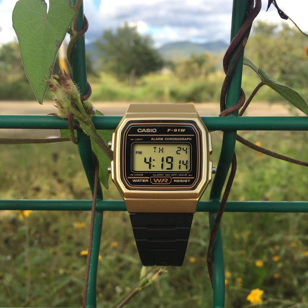 卡西欧复古胶带电子表