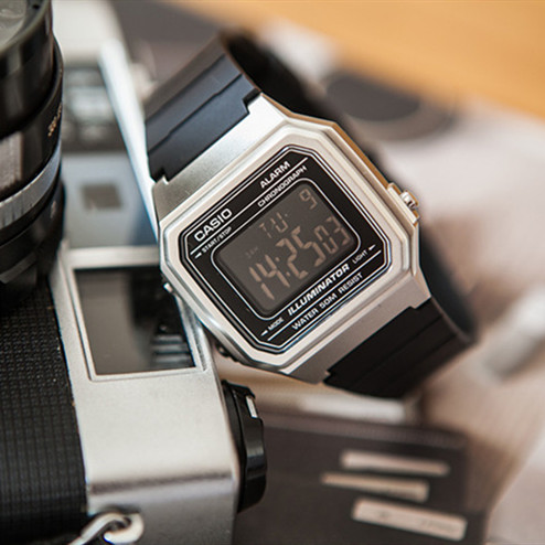 卡西欧复古方块轻便运动橡胶手表