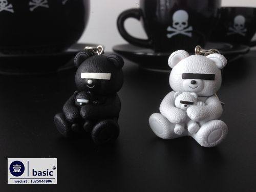 【售完】medicom toy x undercover 遮眼熊钥匙扣