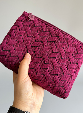 大牌专柜会员赠礼！优雅紫色针织镂空网面化妆包 收纳包 包中包