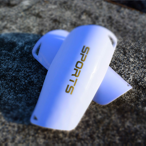 便宜实用足球护腿板保护小腿