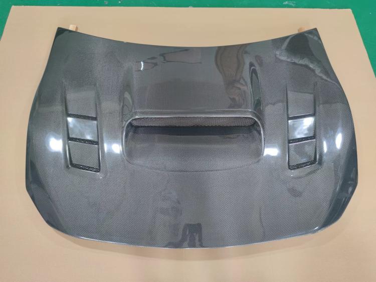 斯巴鲁BRZ碳纤维机盖改装开孔