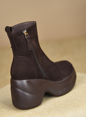 misili 圆头坡跟短靴9cm高跟鞋2026秋冬季新款厚底复古真皮女靴子