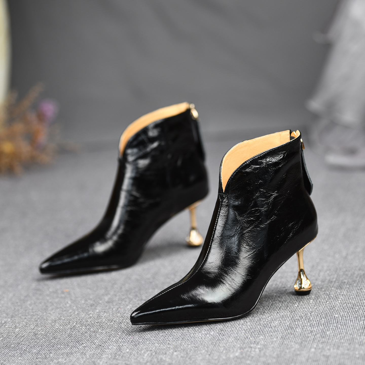 misili尖头黑色细跟高跟时装靴