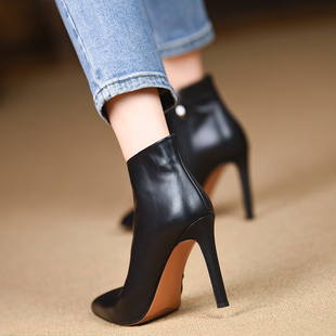 misili时尚尖头细跟短靴秋冬季新款10cm高跟鞋黑色平底真皮女靴子