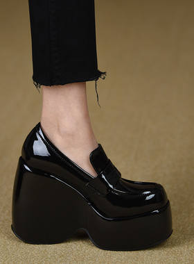 misili圆头单鞋坡跟乐福鞋2026春秋新款13.5cm高跟鞋厚底漆皮女鞋