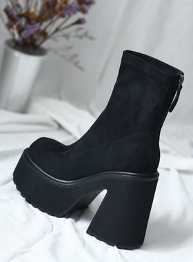 misili~11.5cm 弹力靴粗跟短靴2026冬季新款高跟鞋黑色厚底女靴子