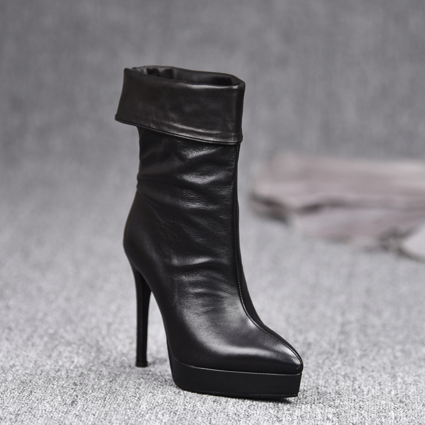 misili时尚气质尖头细跟时装靴