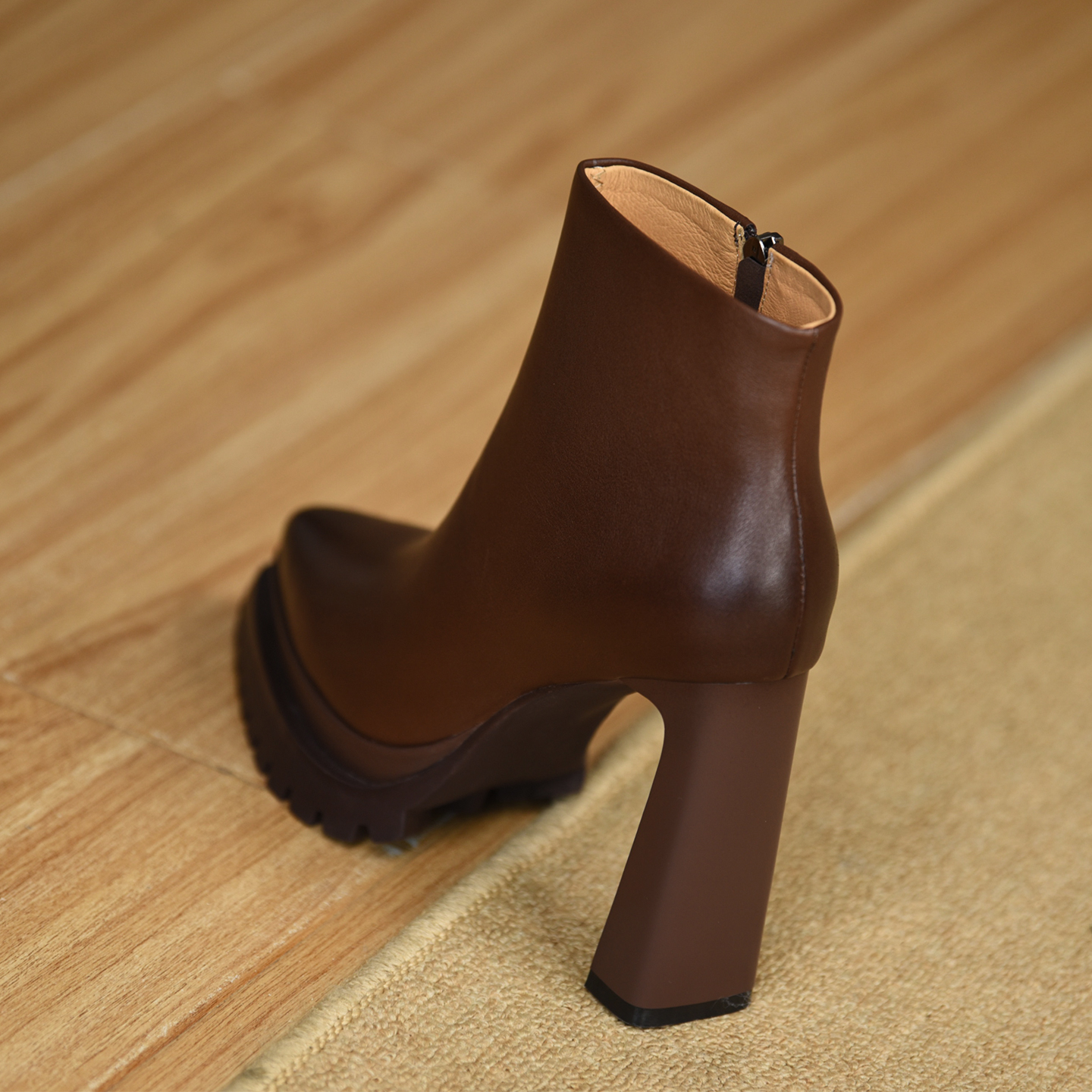 misili尖头防水台高跟复古短靴