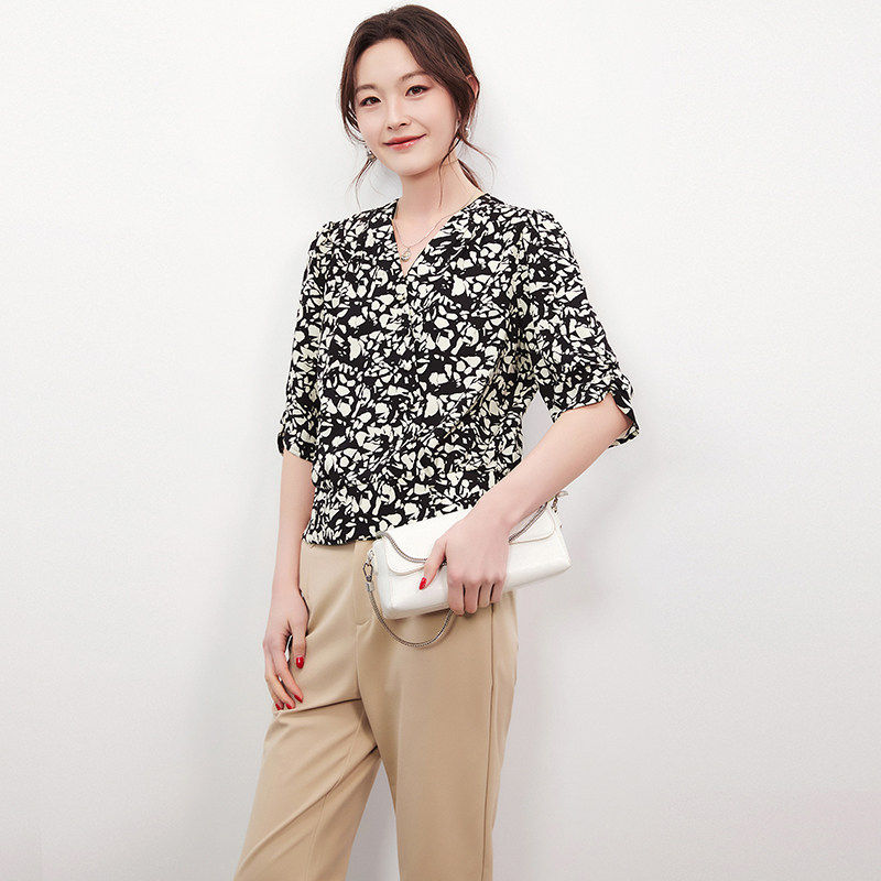 9魅UN0D0003气质V领上衣五分袖套头小碎花衬衫女4.11夏