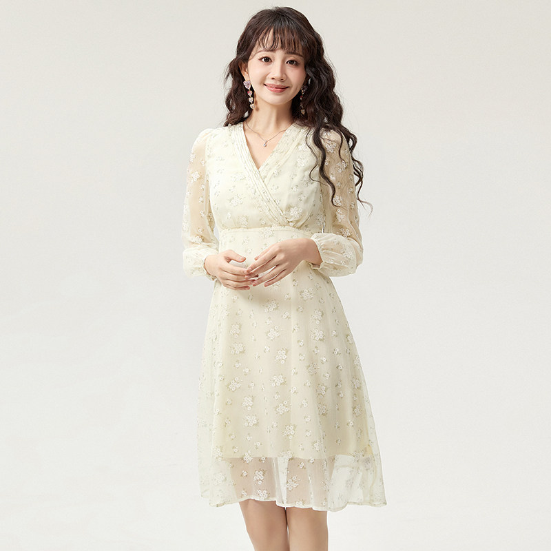 UW0A0010温婉气质中裙长袖碎花裙子连衣裙女3.29春