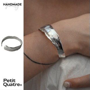 petitquatre纯手工制通体990银不规则波浪宽边开口手镯小众高级感