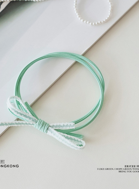 春意盎然时节的蝴蝶好美。薄荷绿色的小水晶蝴蝶发绳，蝴蝶结发圈