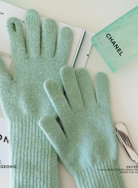 开开心心的玩雪吧~敲美腻的淡薄荷绿色的手套，我超爱，mua%…#