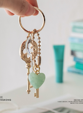 薄荷绿色的云烟。简约又别致的爱心钥匙扣，精致的包包挂件