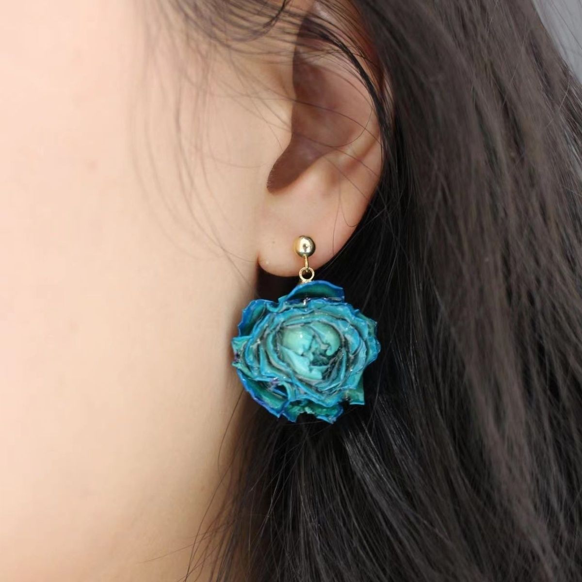 简约百搭玫瑰花耳环短款小众设计感手作滴胶永生花真花耳钉