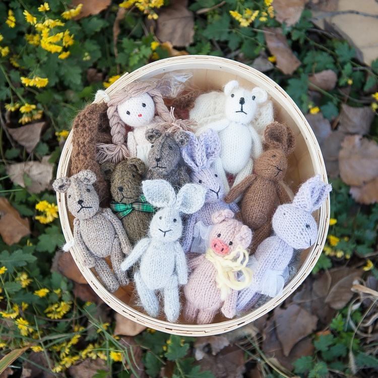 新生儿满月手工棒针拍照摄影造型小牛兔子女孩熊猪猫玩偶道具组合