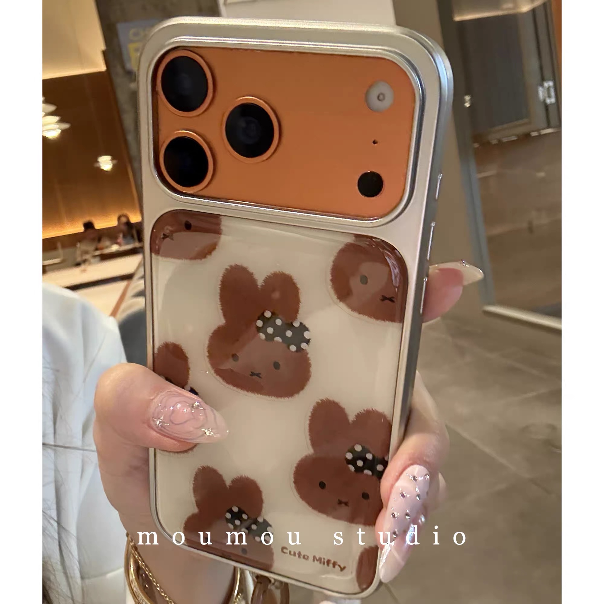 高级感棕色米菲兔适用iPhone15promax苹果16pro手机壳滴胶13防摔1412全包17promax女17pro电镀15pro毛绒手链