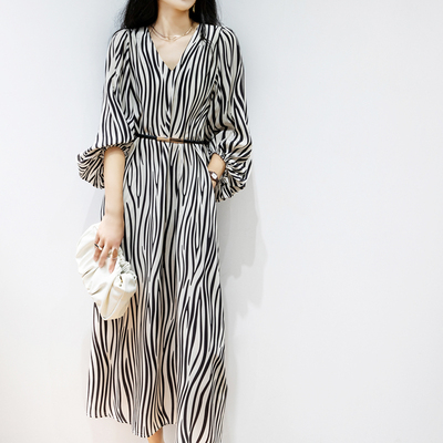 黑白条纹长裙连衣裙泡泡袖女夏