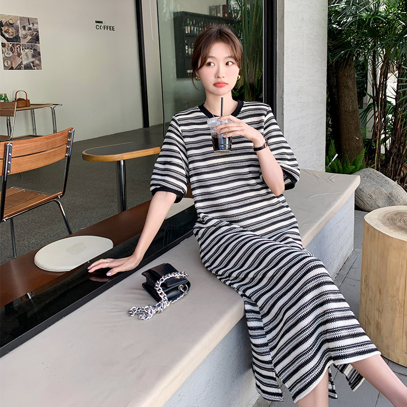 经典黑白条纹长袖连衣裙女2024秋新款高级感遮肚显瘦T恤卫衣长裙图片
