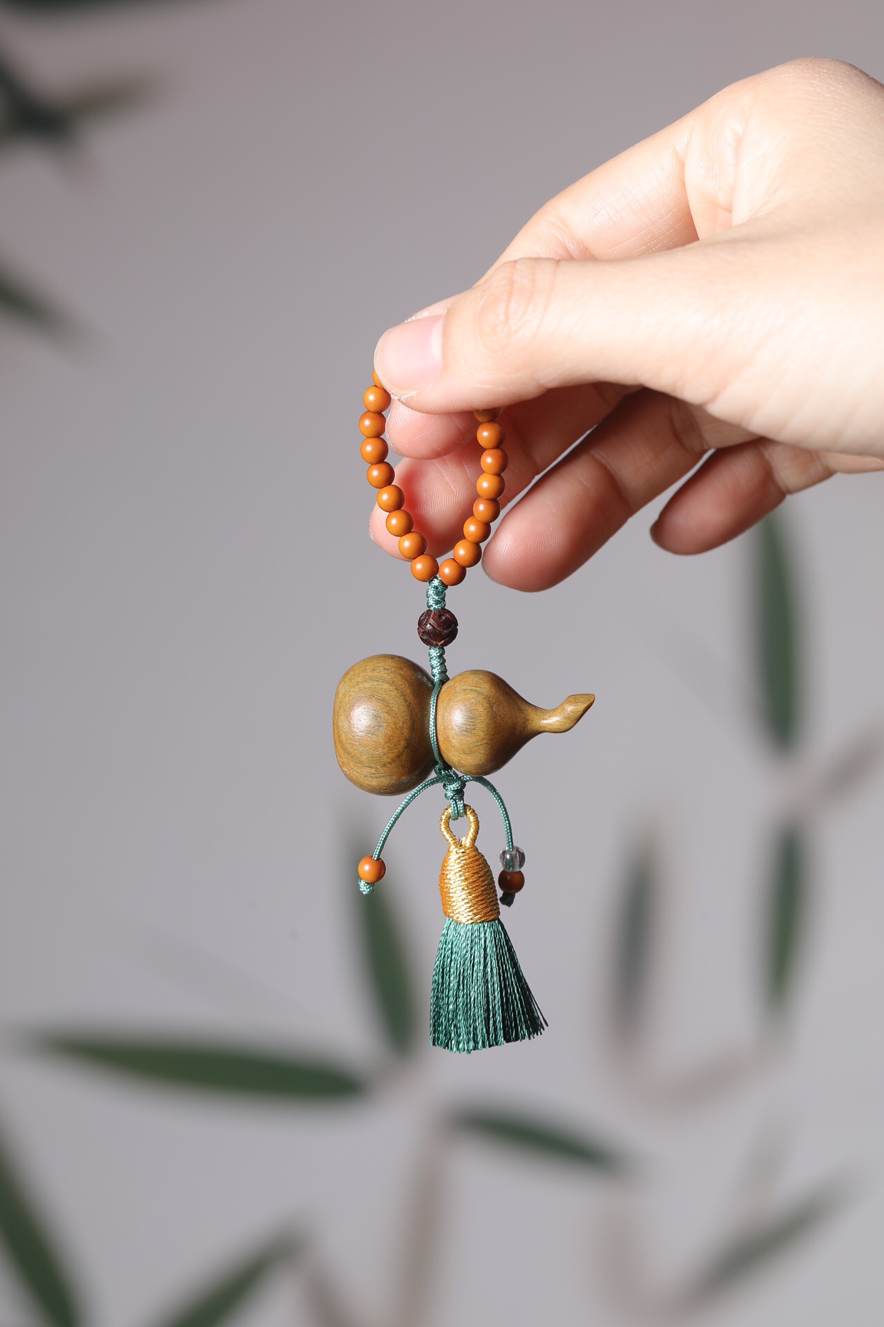 2025秋冬新款天然绿檀木葫芦挂件编绳饰品文玩流苏包包挂钥匙扣