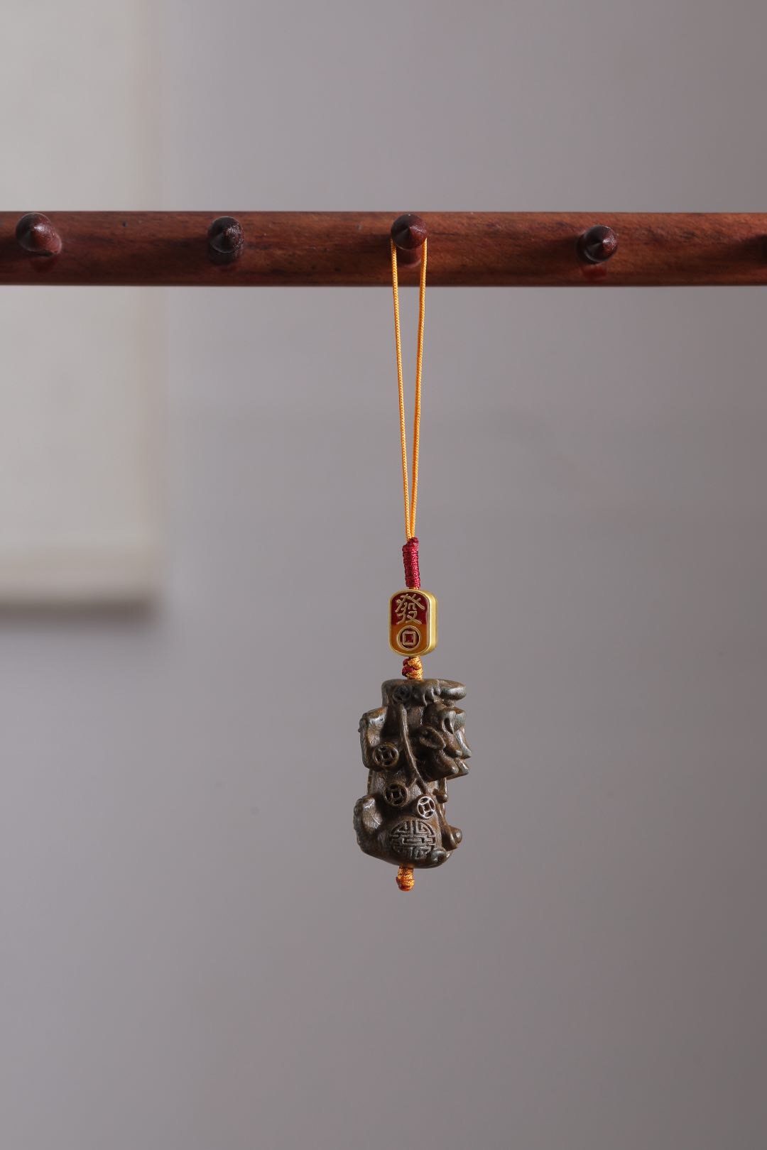 2025秋冬新款天然绿檀木挂件编绳饰品文玩流苏包包挂钥匙扣 貔貅