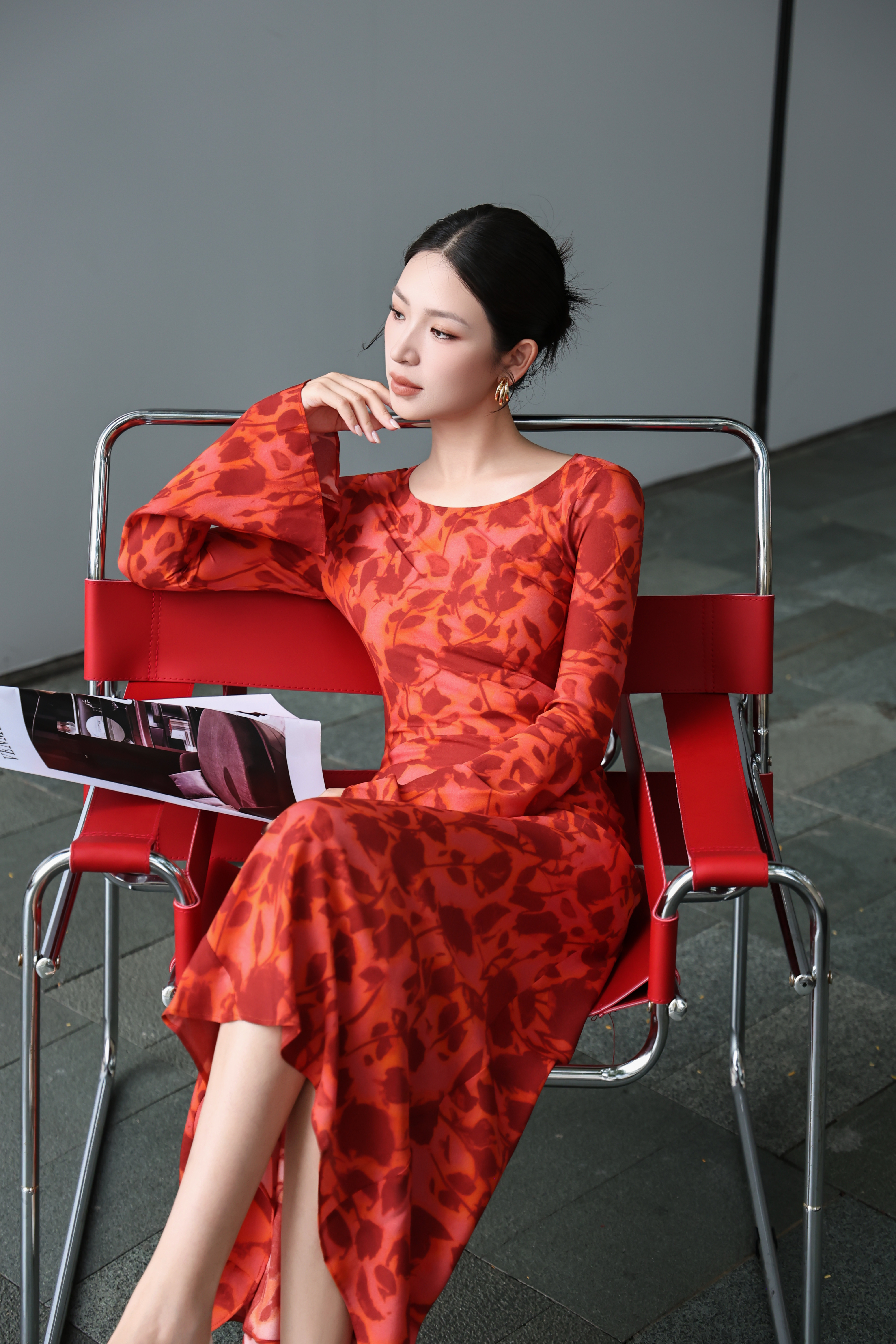 2026秋季法式桑蚕丝斜裁真丝印花色喇叭长袖修身真丝女新长连衣裙