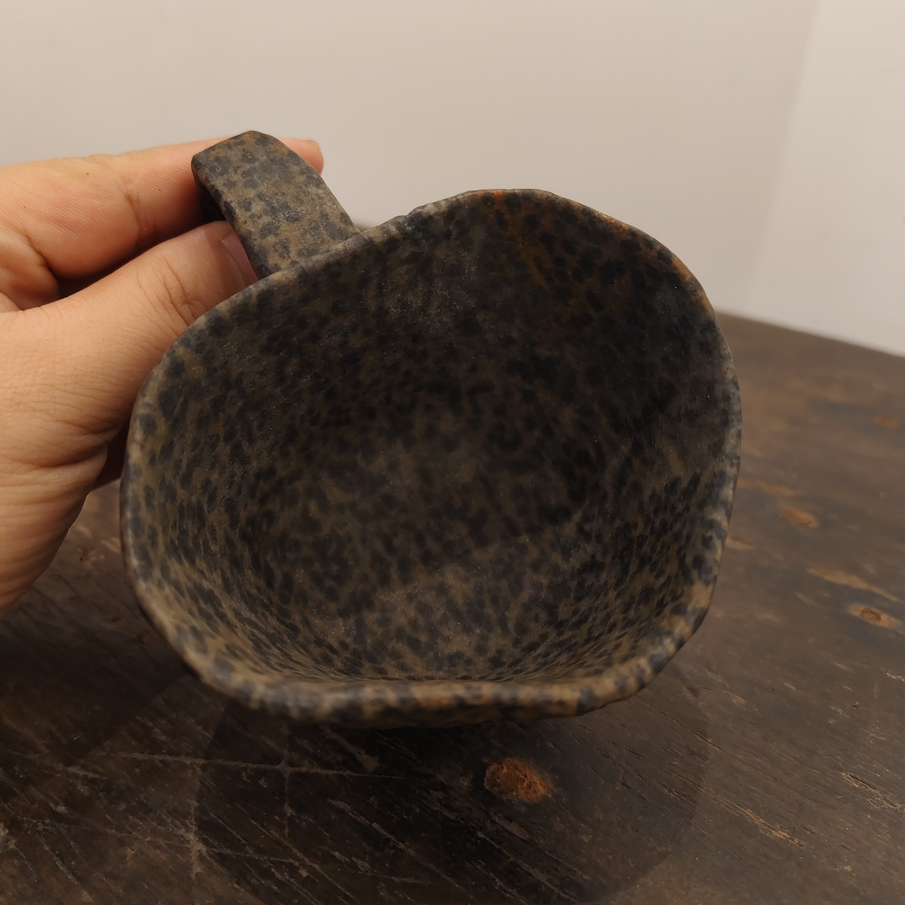 【风荷】纯手工雕刻安化冰碛岩马克杯带皮壳170cc原石一品一拍