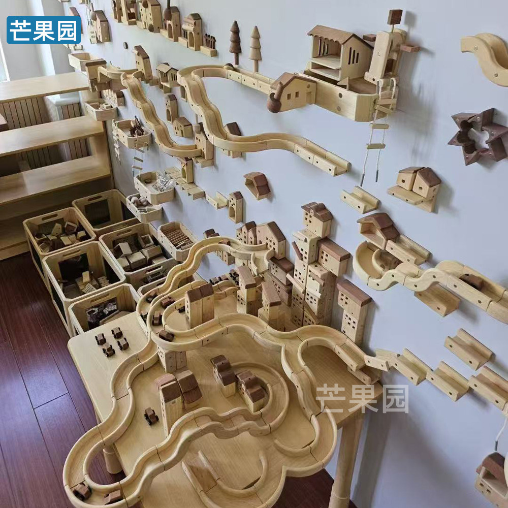 幼儿园早教建构区益智拼搭积木天空之城城市墙面游戏磁力轨道滚球
