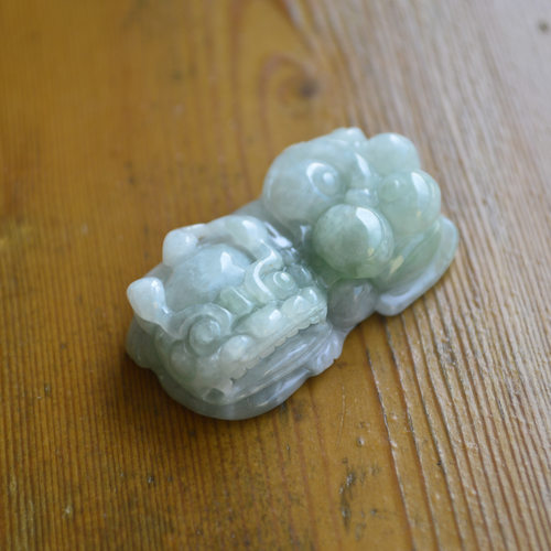 天然缅甸翡翠A货糯种浅绿色翡翠貔貅玉吊坠挂件男女款手工雕刻13
