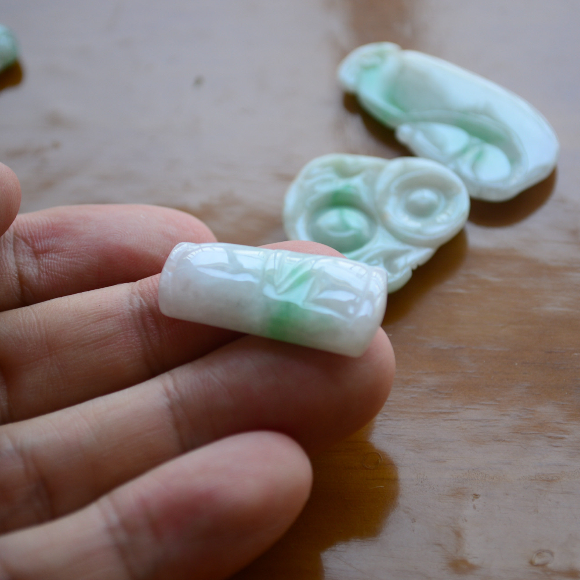 缅甸A货糯种阳绿翡翠竹节玉吊坠