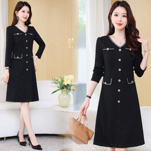 高端轻奢小香风九分袖连衣裙女春季2026新款气质减龄显瘦直筒裙子