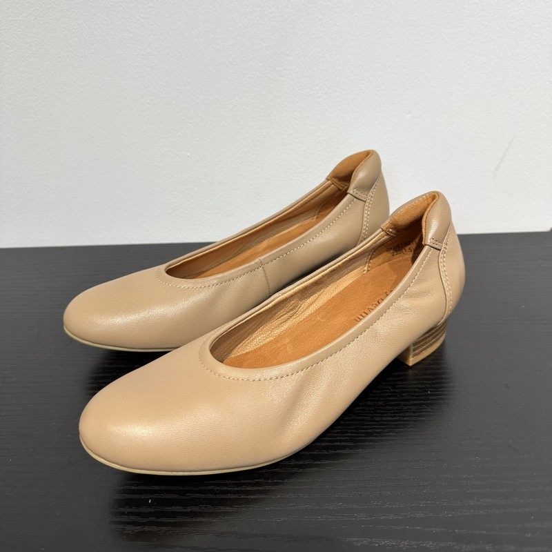 柔软舒适中跟羊皮鹿皮鞋