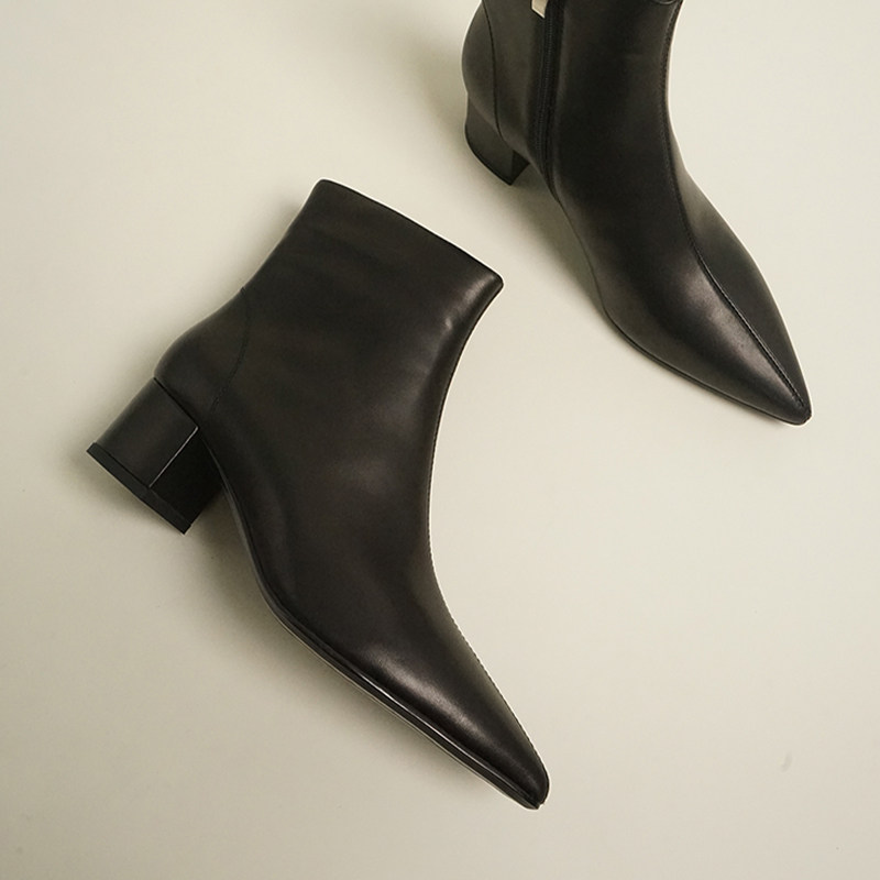 尖头时髦柔软小牛皮粗跟短靴